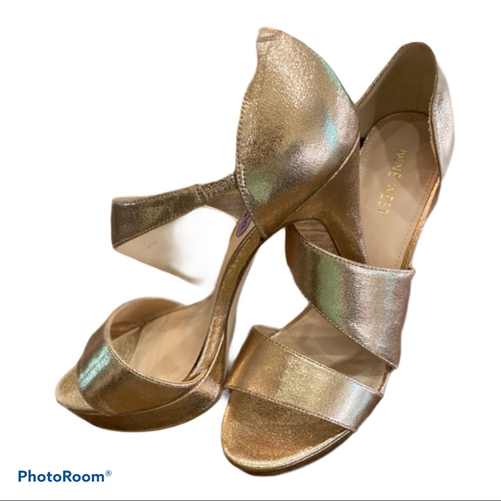 NWT! Sz 8.5 champagne gold Nine West strappy heels